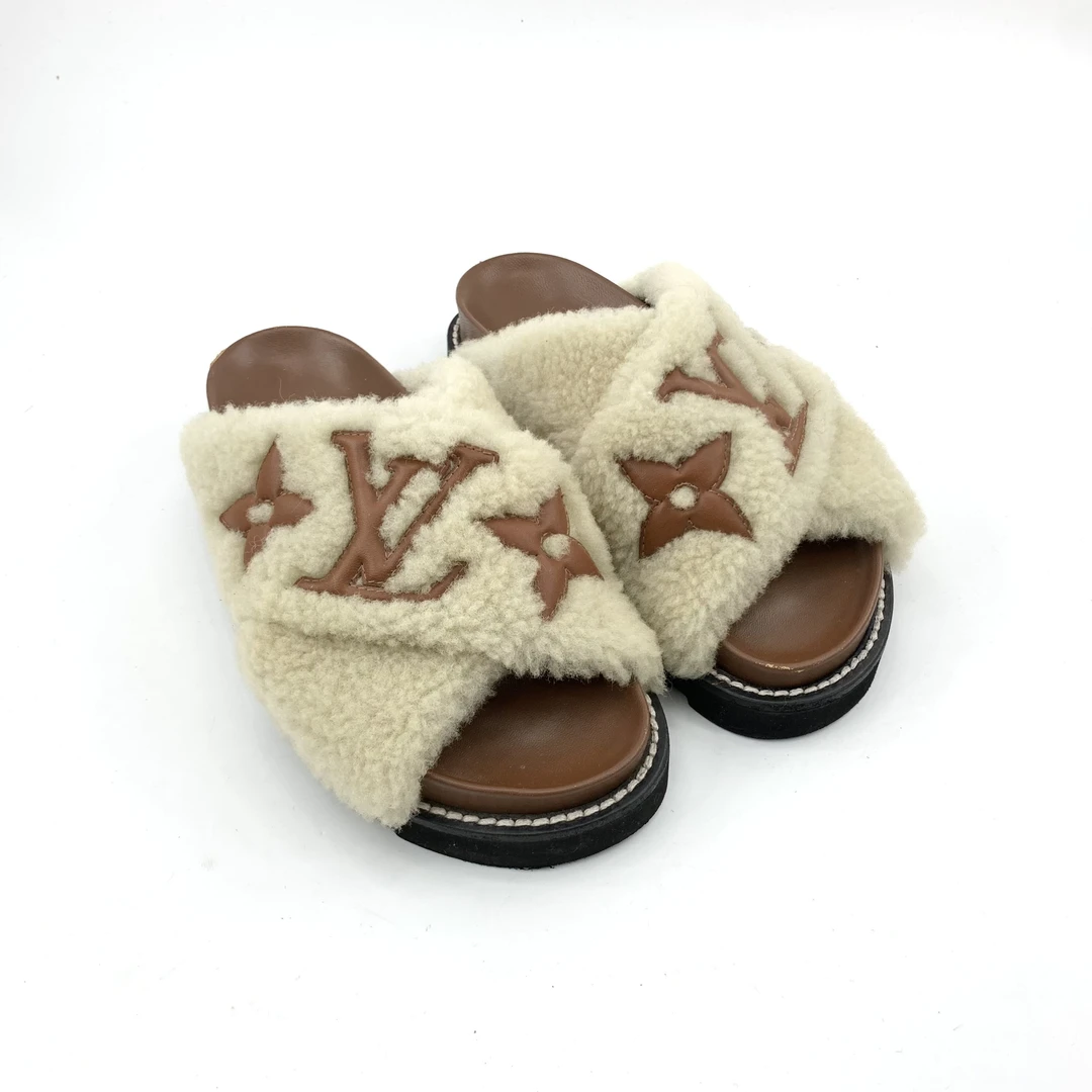 95新 LouisVuitton/路易威登 35码/95新黑色毛凉拖TT250277