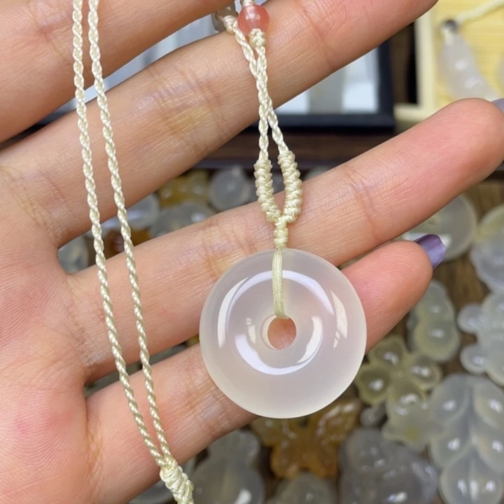 玛瑙/玉髓未镶嵌颈饰平安扣