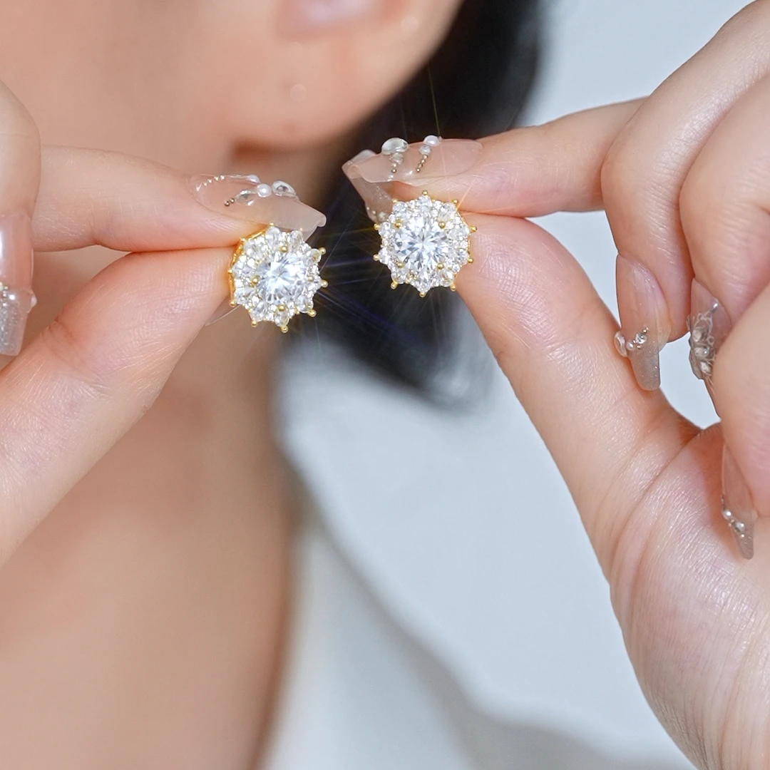 合金仿水晶耳饰 精致白色雪花造型轻奢高级感耳钉百搭气质小众女