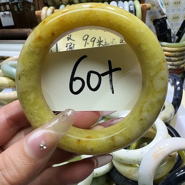 透闪石-蛇纹石玉未镶嵌手镯