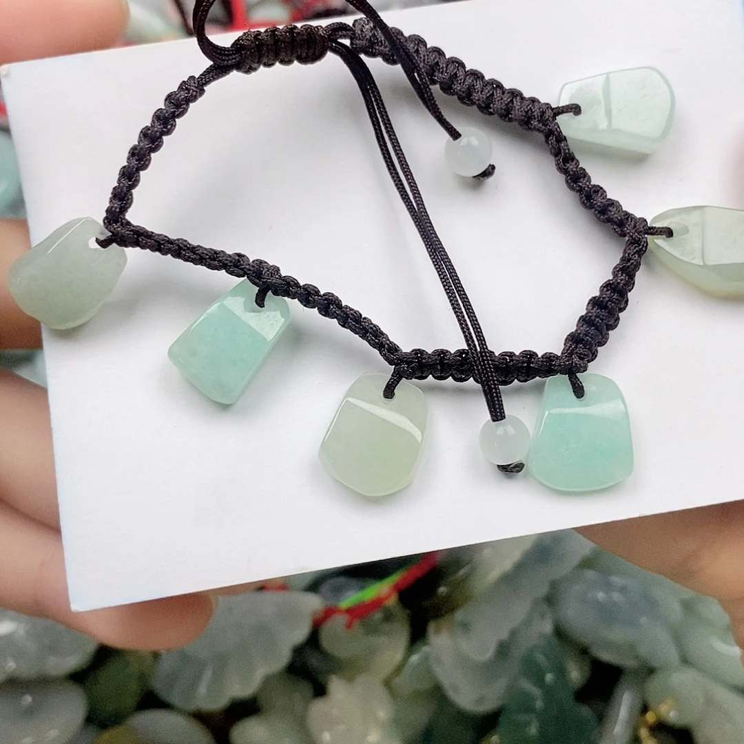 翡翠未镶嵌颈饰脚