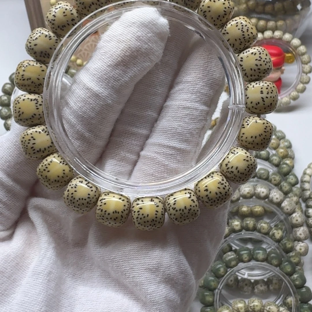 星月菩提手串鸡油黄侧留白1