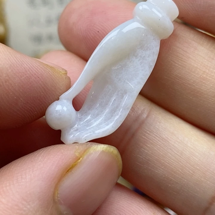 颈饰未镶嵌硅化珊瑚（珊瑚玉）