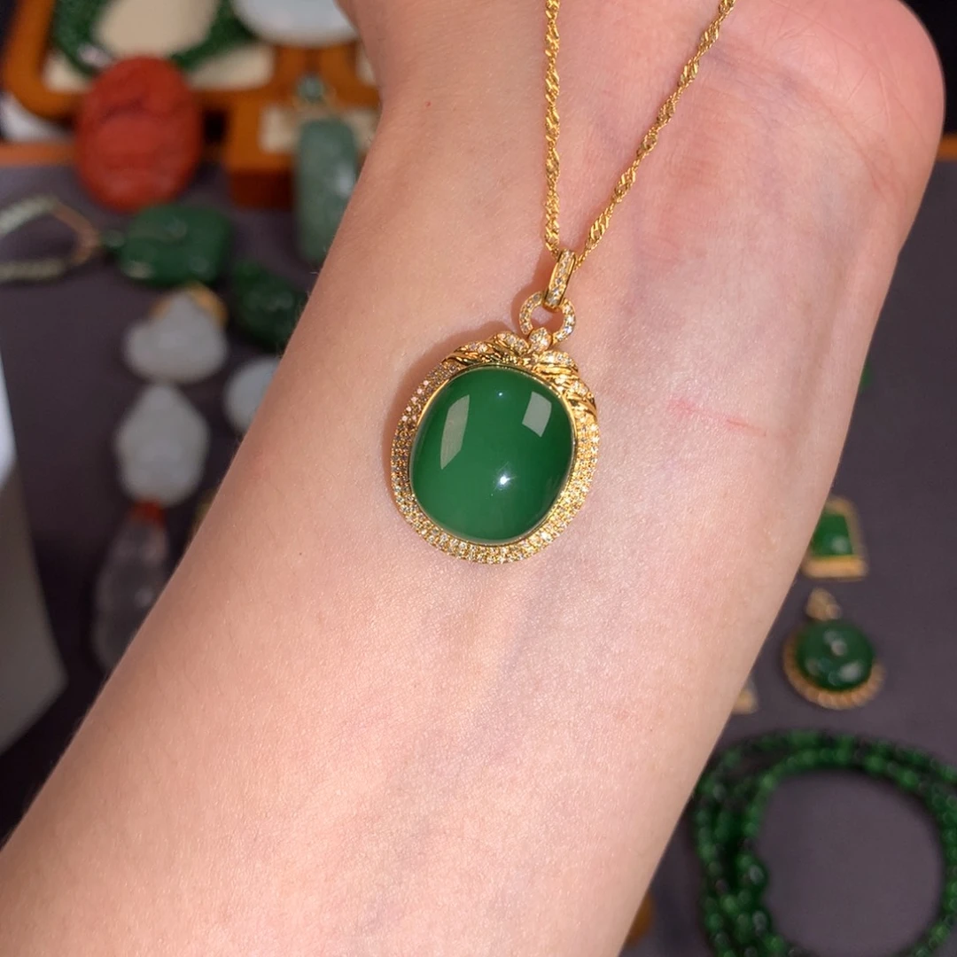 和田玉18K金镶嵌颈饰