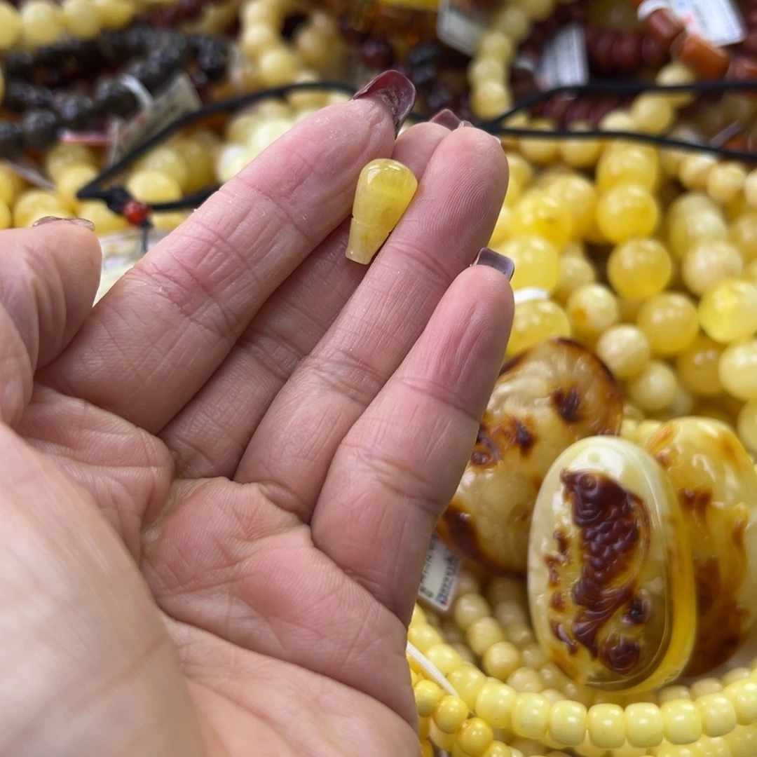 琥珀珠宝奇石未镶嵌