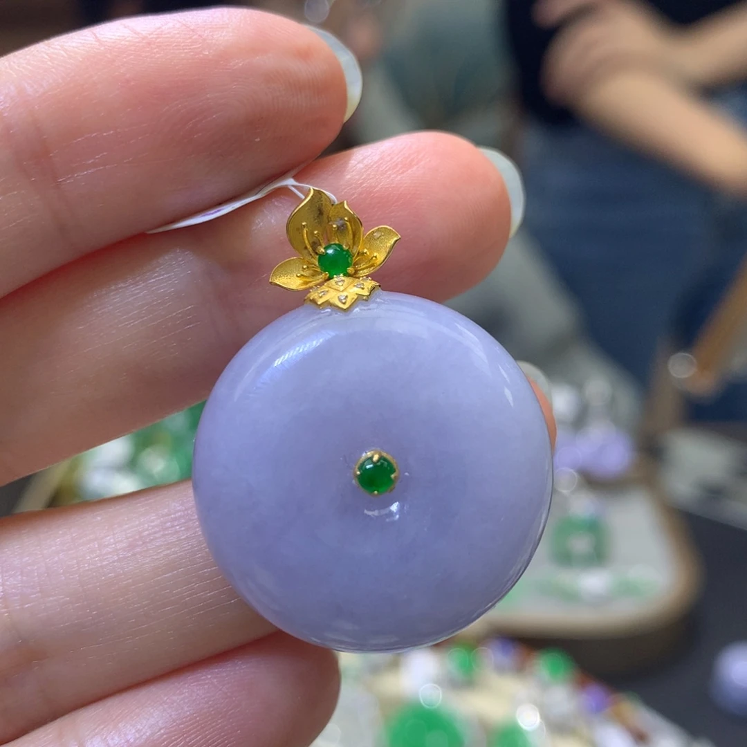 颈饰18K金镶嵌翡翠