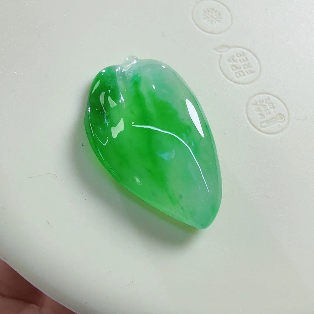 翡翠未镶嵌颈饰木纳绿飘阳绿叶子