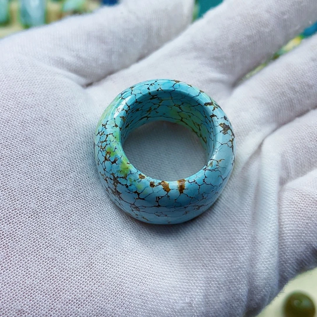 绿松石未镶嵌颈饰