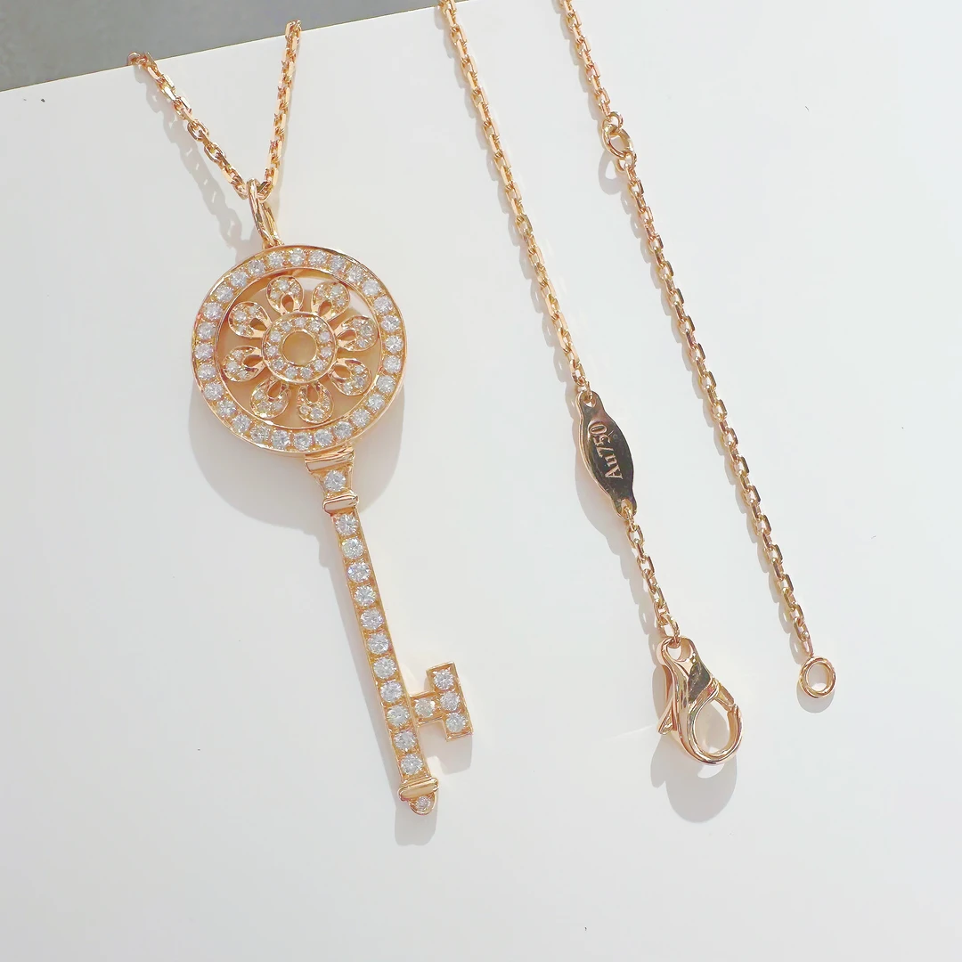 18k金 百搭时尚太阳花钻石钥匙项链 气质简约轻奢镶钻满钻坠链