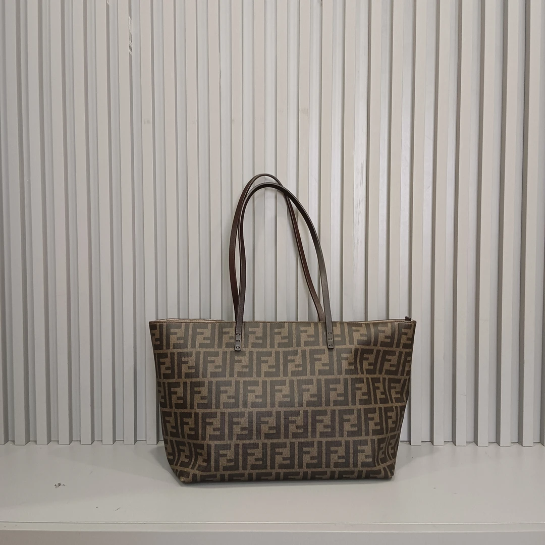 95新 FENDI/芬迪 兔兔奢轩轩/芬迪单肩包/250207015