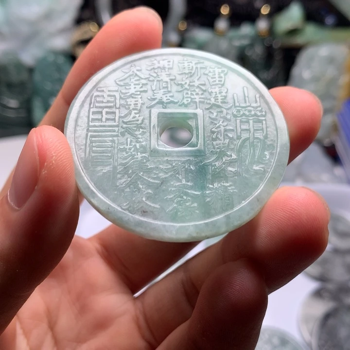 翡翠未镶嵌颈饰归*山鬼