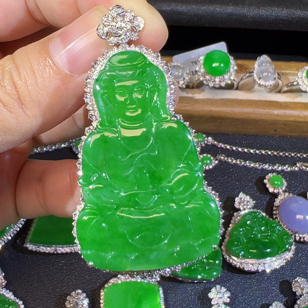 翡翠18K金镶嵌颈饰