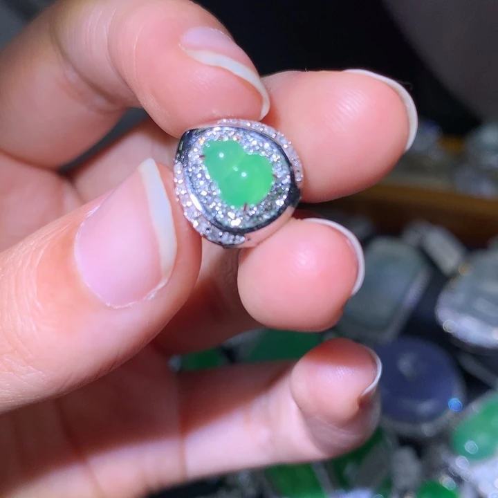 吊坠(不含链)18K金镶嵌翡翠?****e吊坠