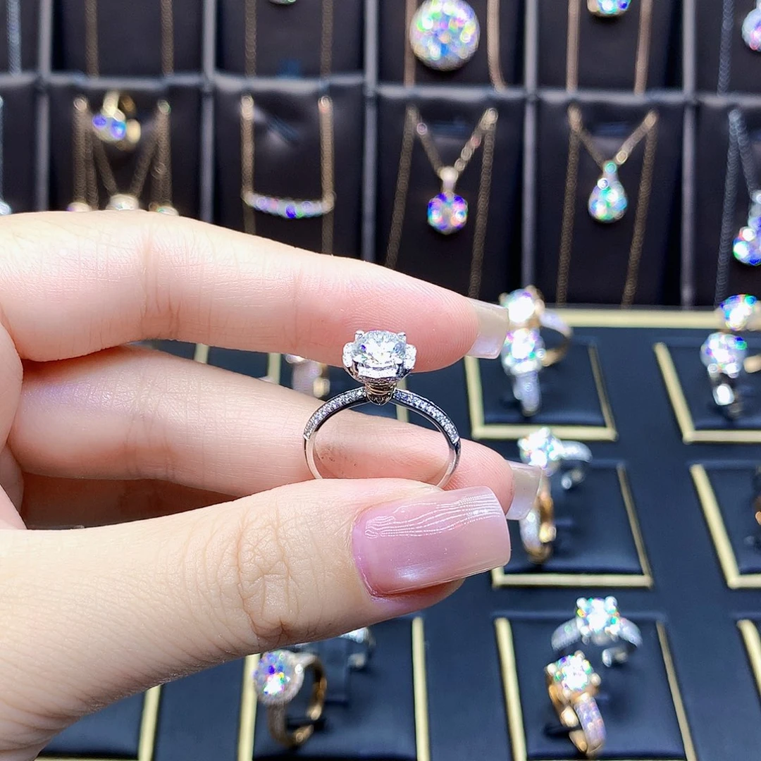 18K金镶嵌合成碳硅石（莫桑石）戒指/指环珍**好