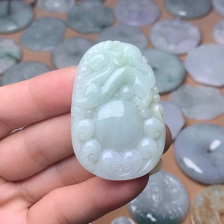 翡翠未镶嵌颈饰仿古龙