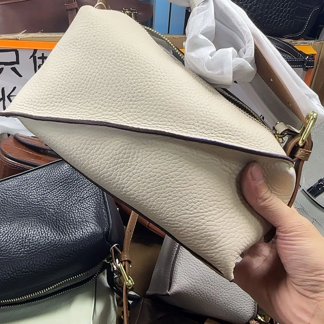 小牛皮（革）水牛皮（革）牛皮小牛皮