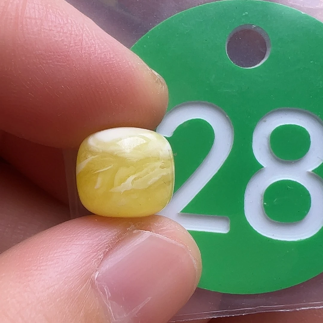 蜜蜡未镶嵌珠宝奇石10/9m m