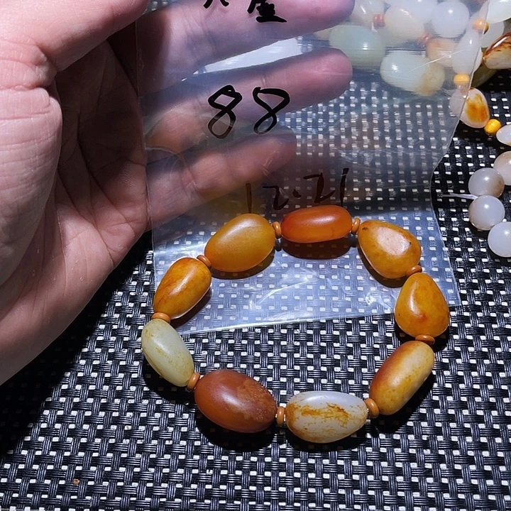 天***涯和田玉（糖玉）未镶嵌珠宝奇石