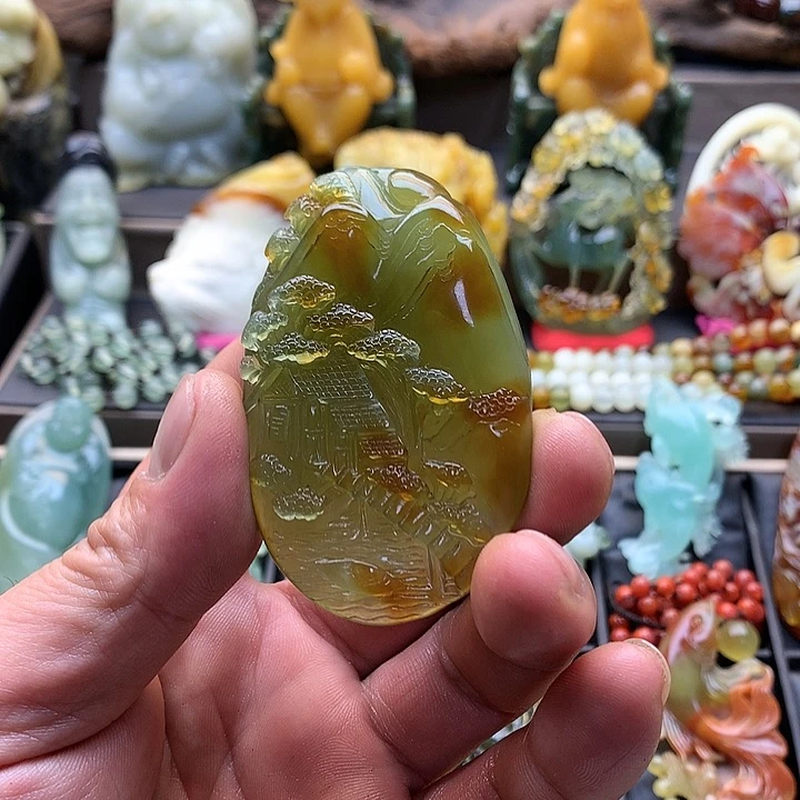 蛇纹石玉颈饰未镶嵌神***头