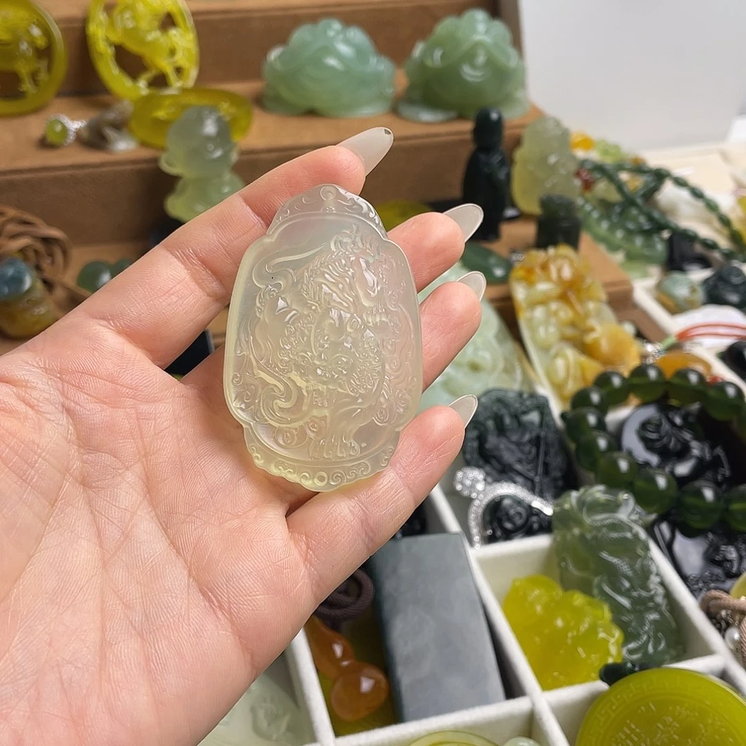 蛇纹石玉未镶嵌颈饰