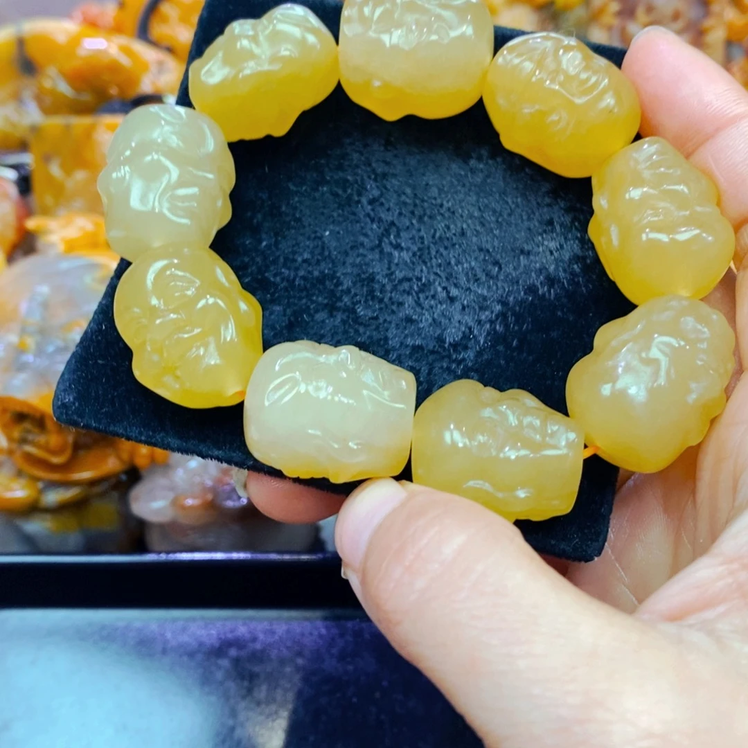 未镶嵌石英质玉（黄龙玉）颈饰