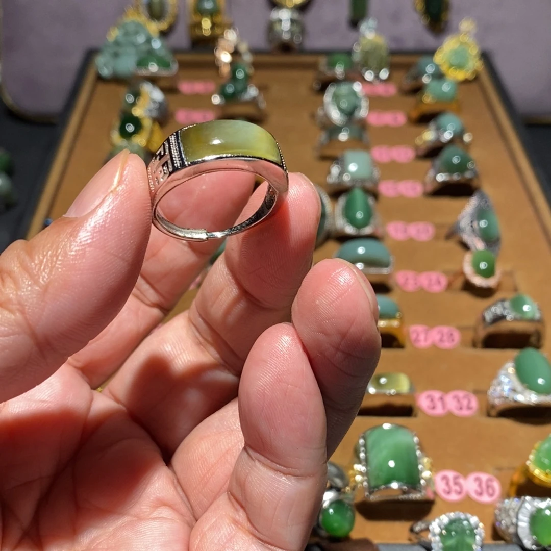 锐***变和田玉未镶嵌戒指