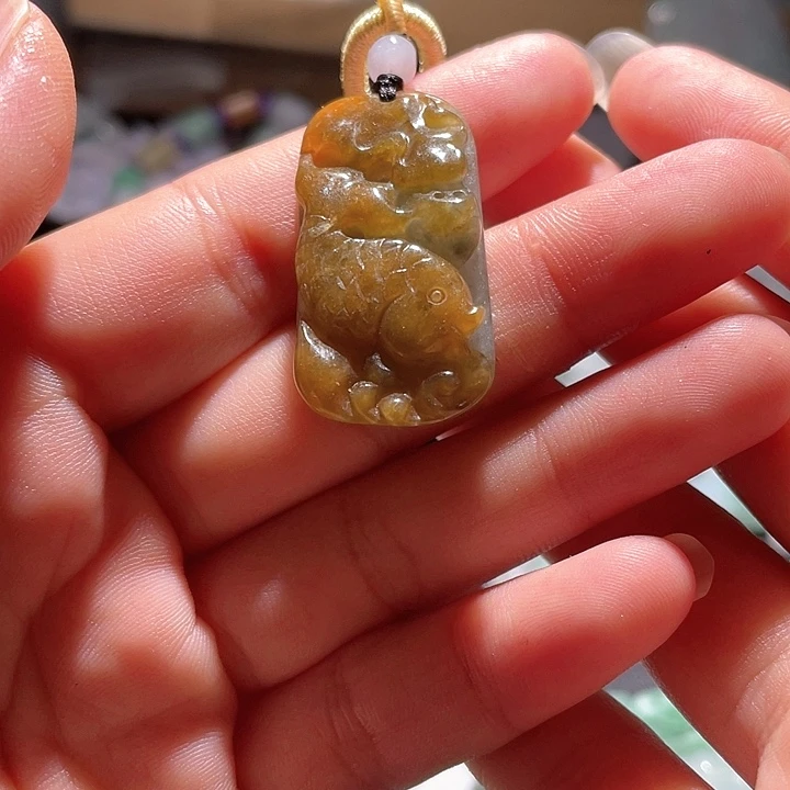 翡翠未镶嵌颈饰天