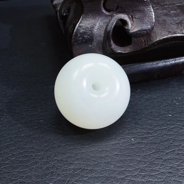 【伟伟鉴定】和田玉 俄料白玉 甜甜圈 平安扣 吊坠 23×17  胖扣