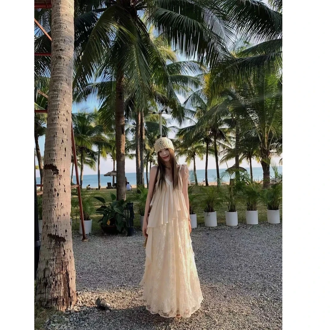 法式蕾丝重工刺绣吊带连衣裙女夏季度假高级感V领气质浪漫仙女裙