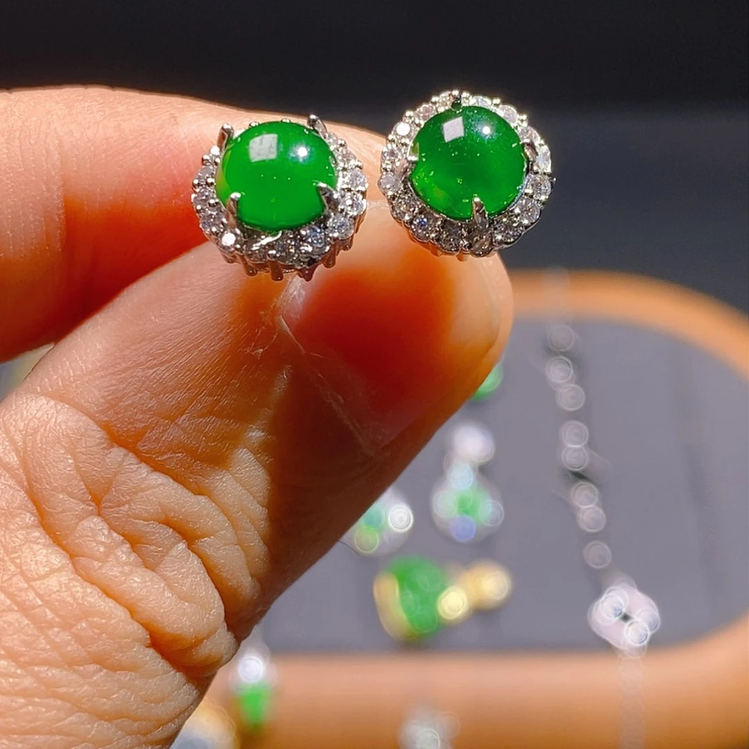 翡翠耳饰未镶嵌