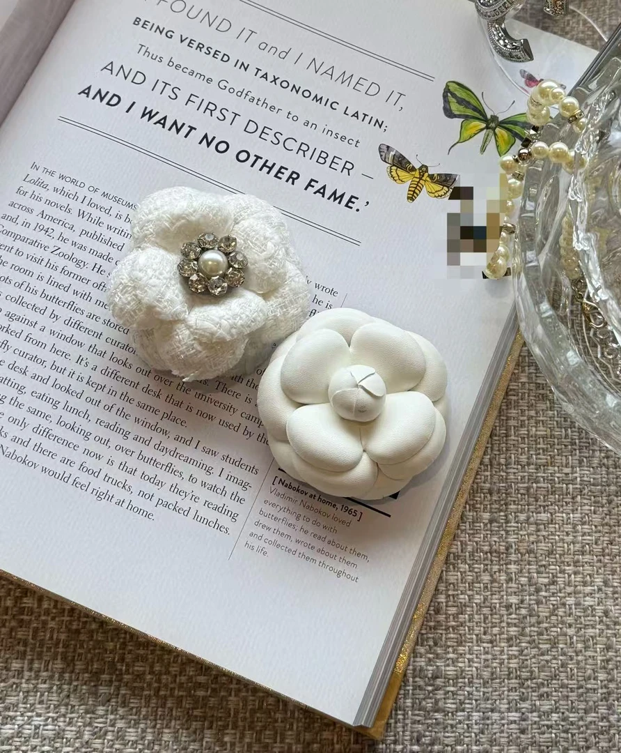 非金属布艺胸针 【绯闻山茶花】穿搭有亮点！定制早春小白花发夹胸针