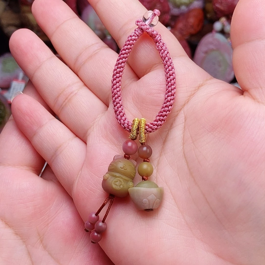 颈饰未镶嵌石英质玉（盐源）