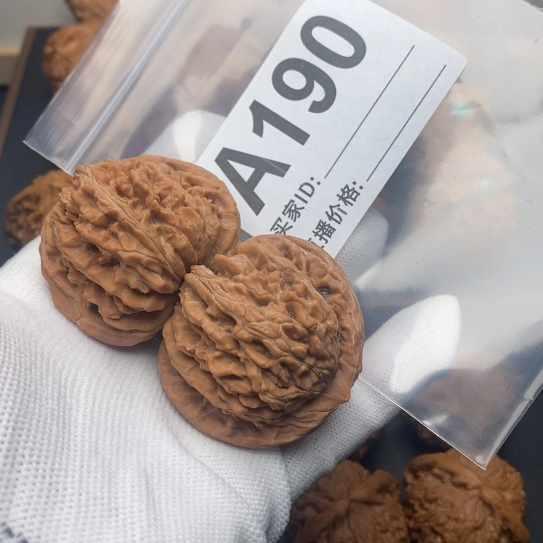文玩核桃把件归*零四座楼
