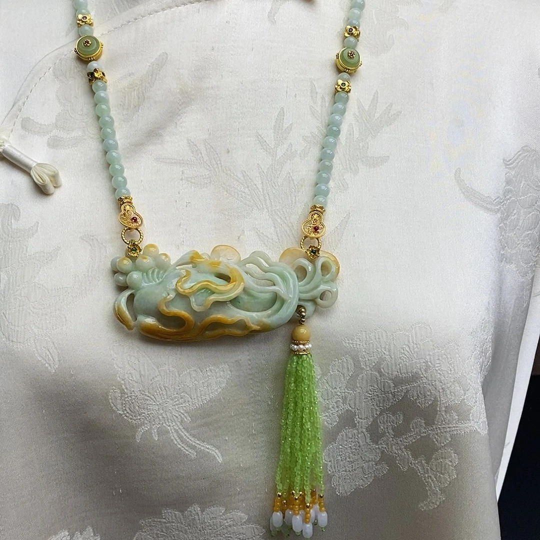 翡翠颈饰未镶嵌天然