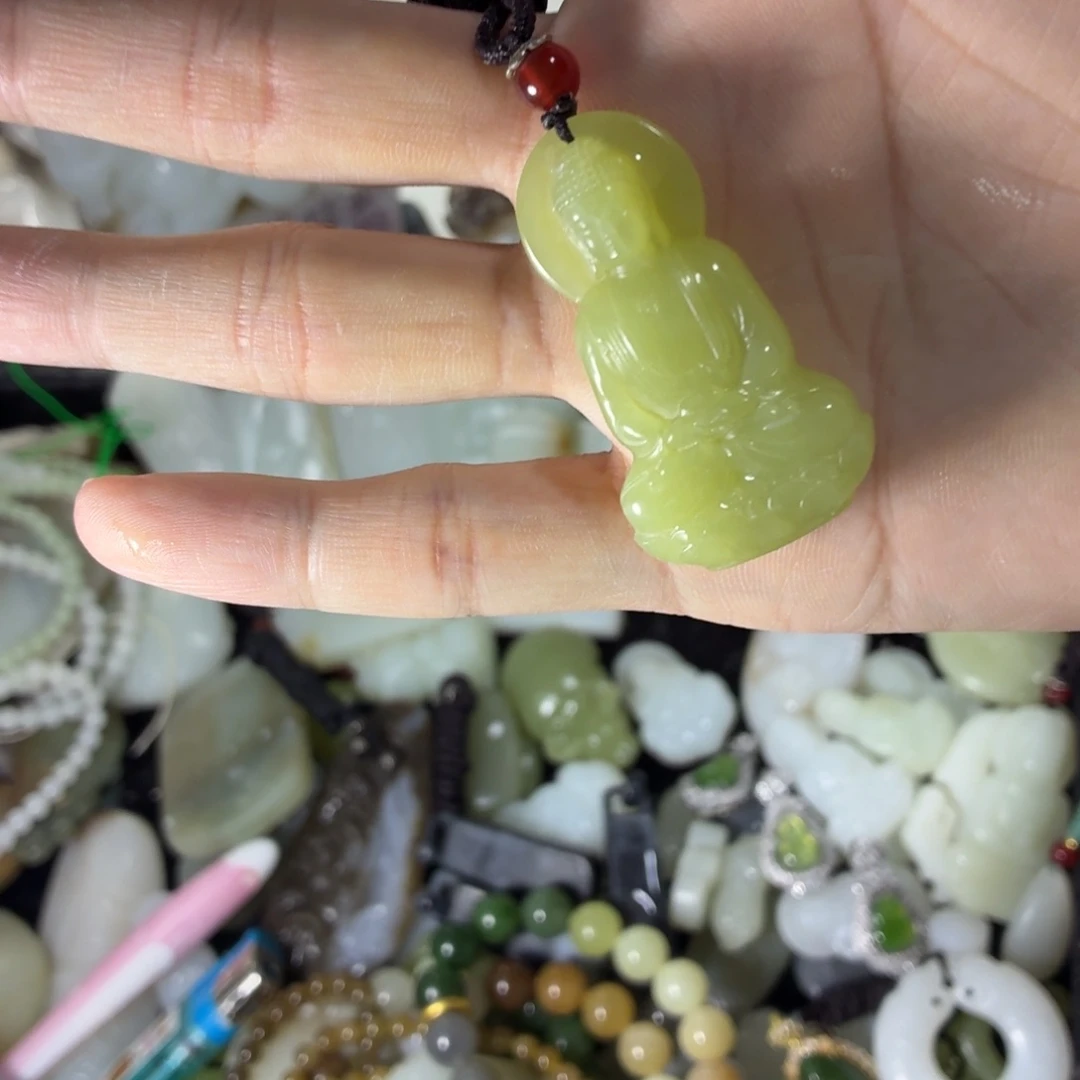 和田玉未镶嵌车挂