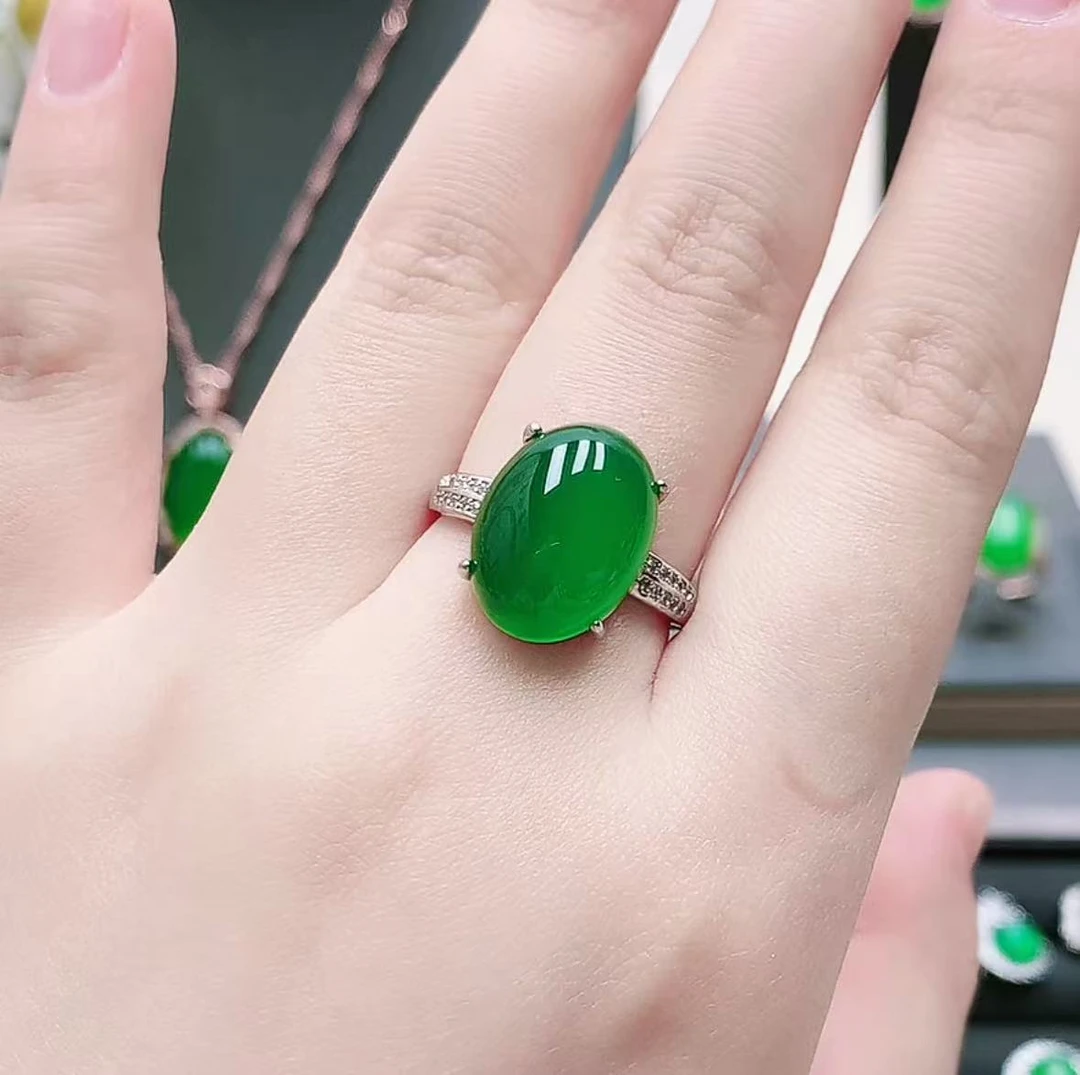 【小女王珠宝】天然绿玉髓正阳满绿戒指卡16简约白银色底托