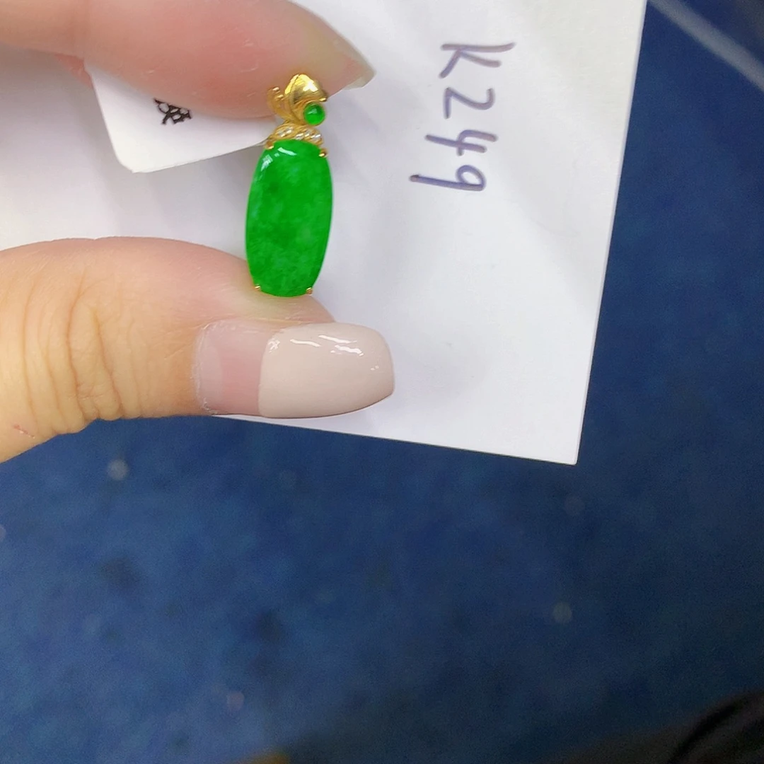 翡翠18K金镶嵌颈饰0000000000000