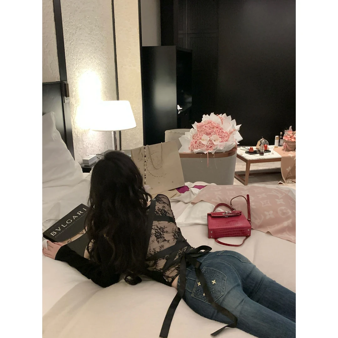 【雅乔定制】视觉香水 后背系带蕾丝拼接针织打底上衣DYLL-25086523