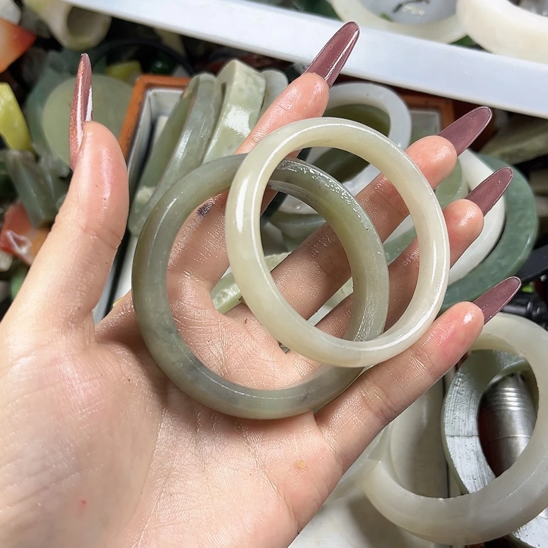 颈饰未镶嵌和田玉(糖玉)南****)