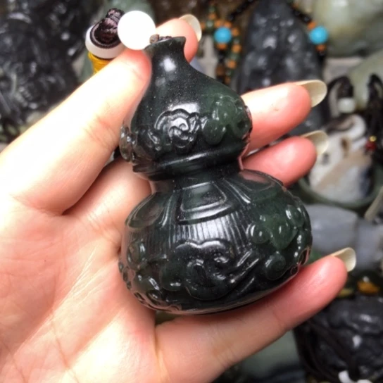 和田玉未镶嵌把件