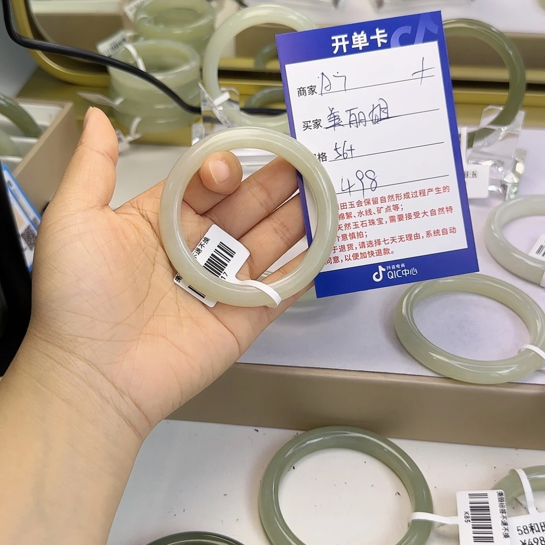 美***姐未镶嵌手镯和田玉