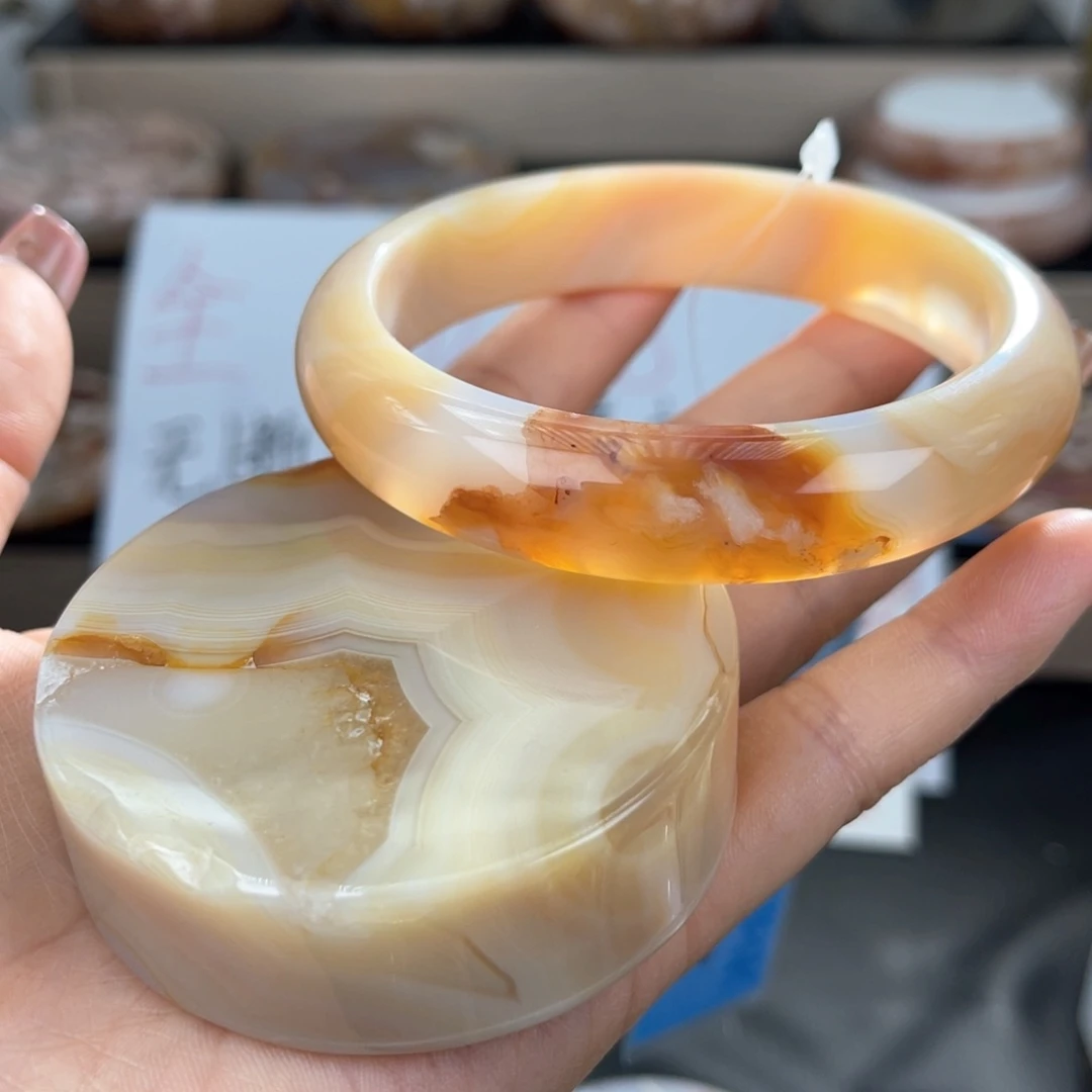 玛瑙/玉髓手镯未镶嵌62