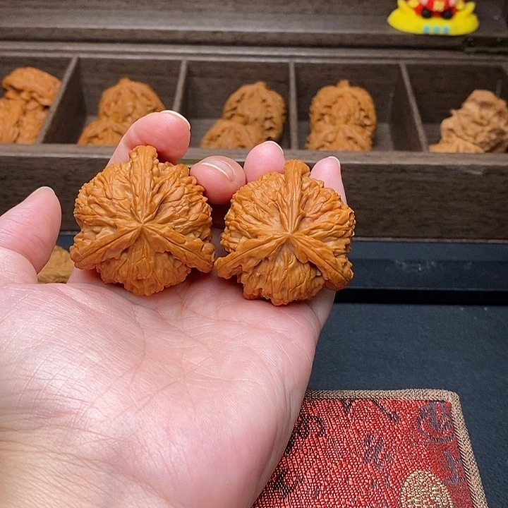 M***u把件文玩核桃白奔