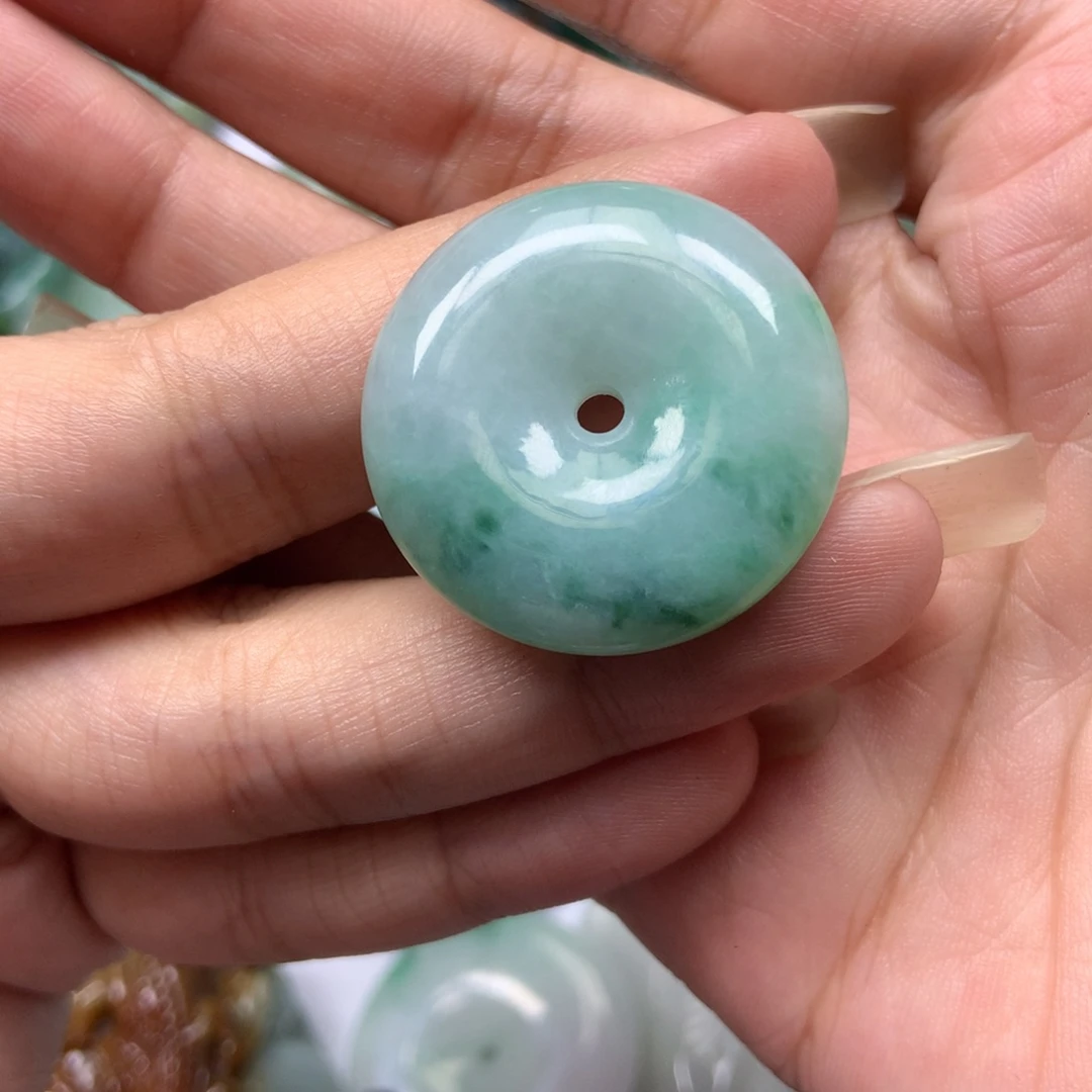 翡翠颈饰未镶嵌天然翡翠