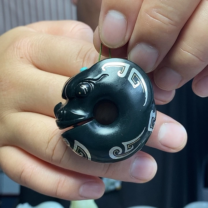 和田玉未镶嵌颈饰玉猪龙