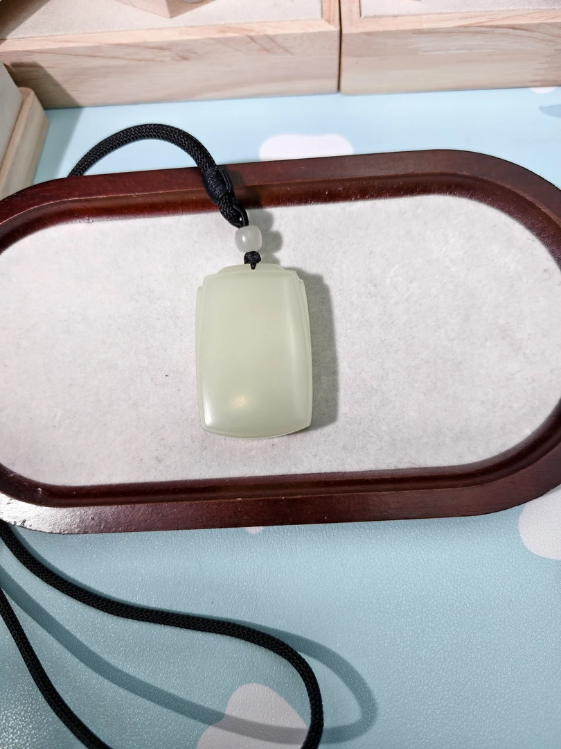 新疆和田玉平安无事牌（基本过灯）