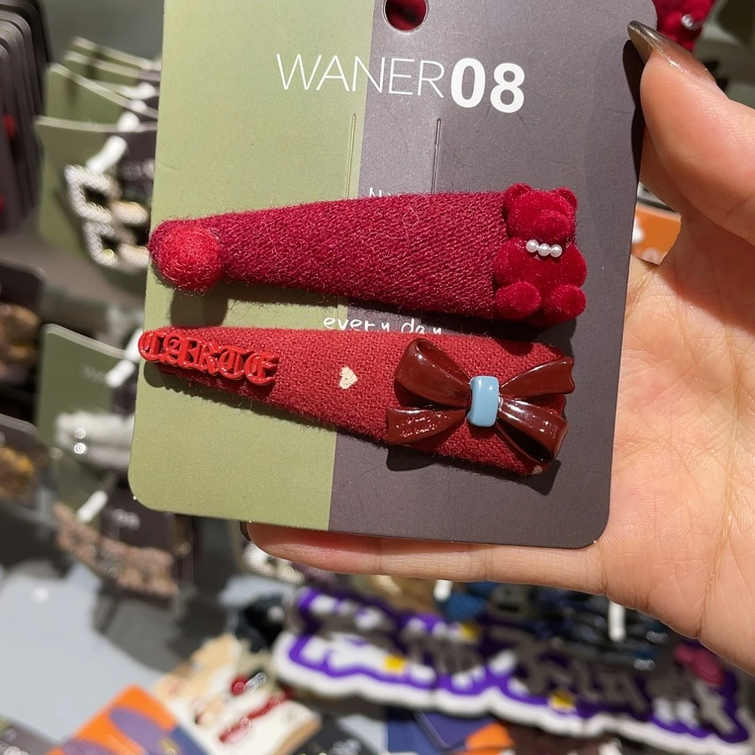 非金属红色小熊蝴蝶结三角