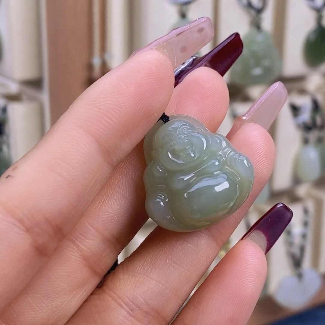 王***士和田玉未镶嵌颈饰