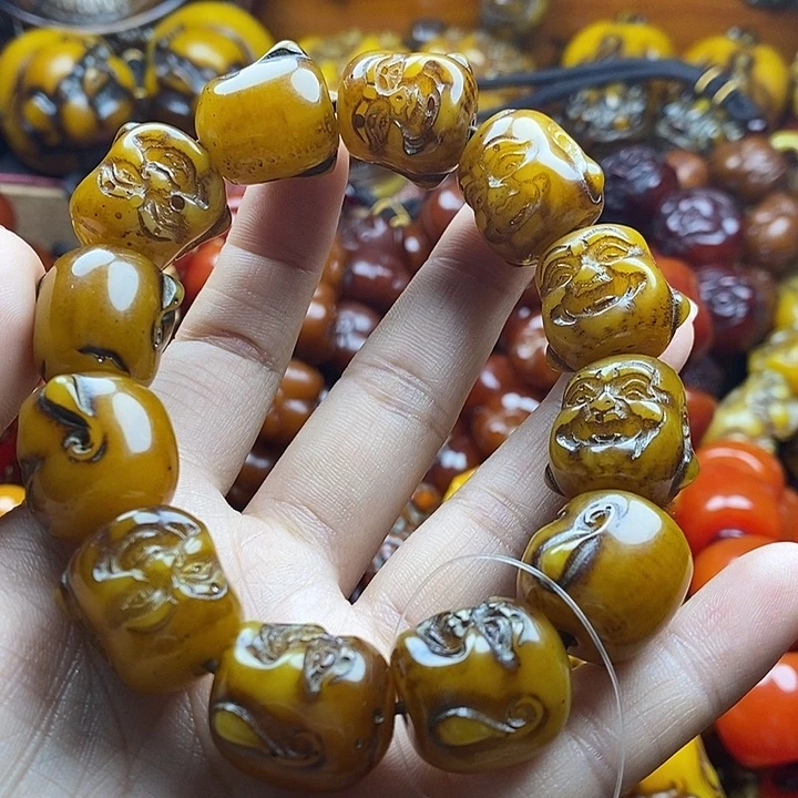 老黄蜡笑口佛。