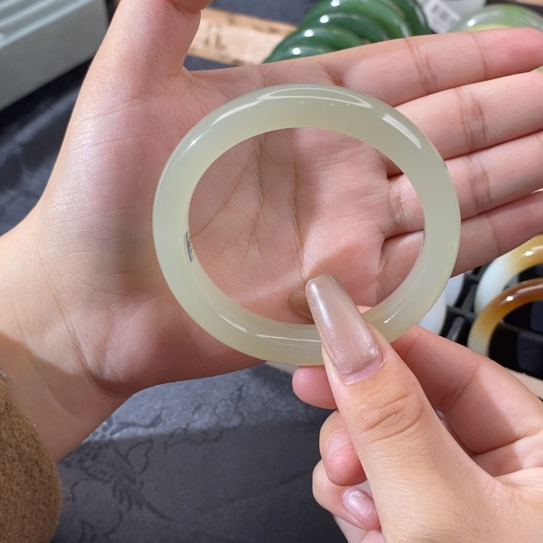 和田玉未镶嵌手镯